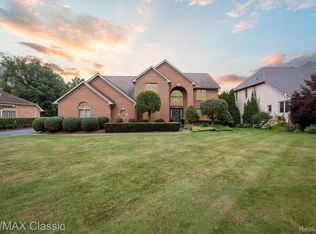 5551 Deerwood Ln, Commerce Township, MI 48382