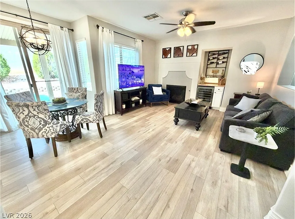 4 bed, 2.5 bath, 2119 sqft, $3,495 — Photo 4