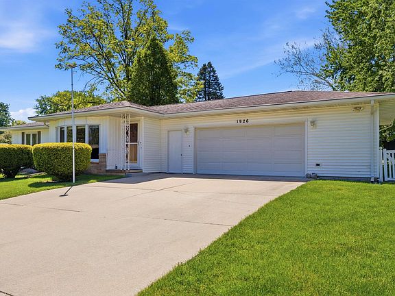 2nd image of 1926 Crescent Dr