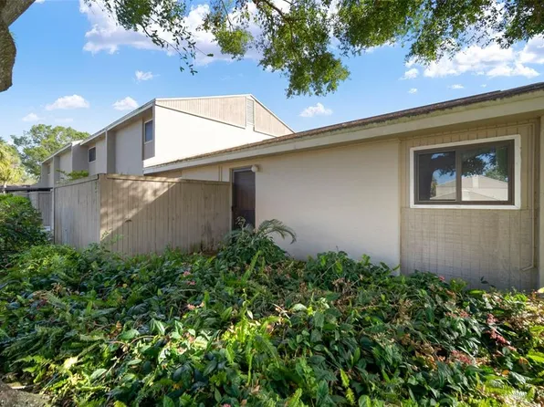 8702 Plum Ln, Temple Terrace, FL 33637