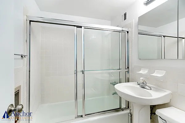 Rented by Anchor Associates | media 12