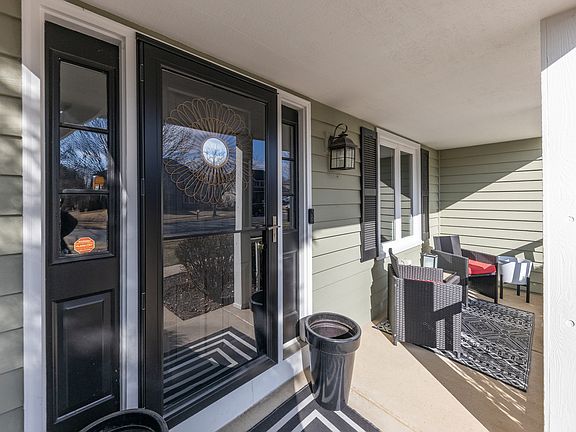 3rd image of 2347 Wilmington Ct