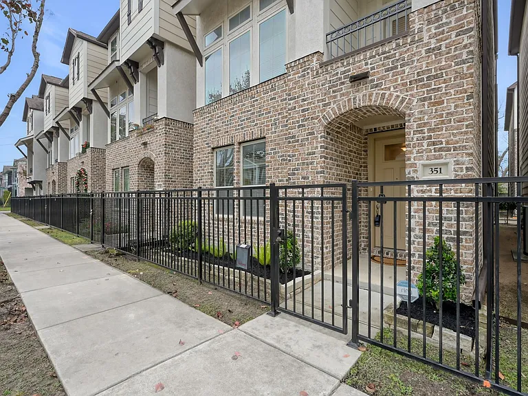 351 W 26th St — Photo 11