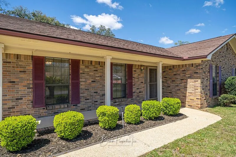 3 bed, 2.0 bath, 2128 sqft, $2,150 — Photo 3