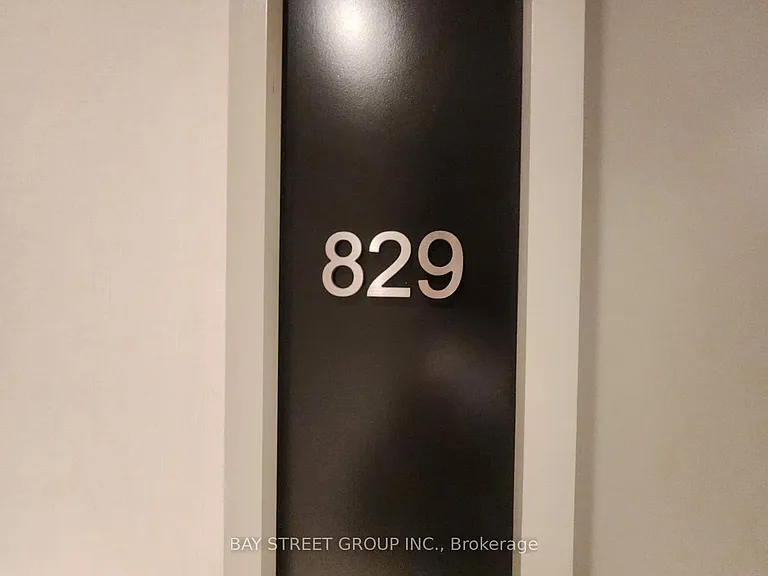 400 King St W #829 — Photo 5