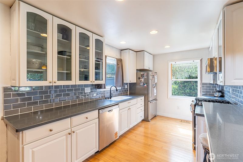 4th image of 9802 35th Avenue SW