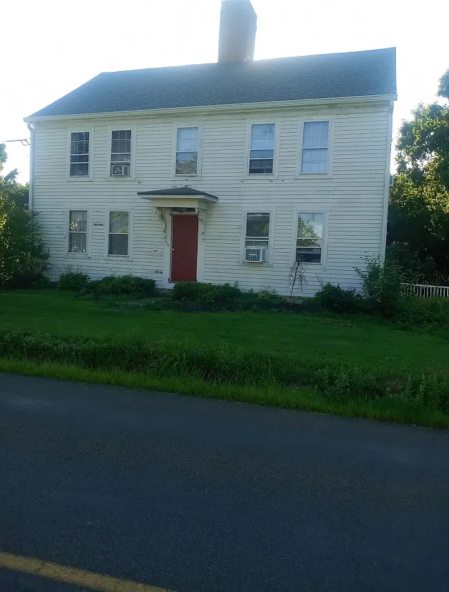 3 bed, 1.5 bath, 2300 sqft, $2,100 — Photo 4