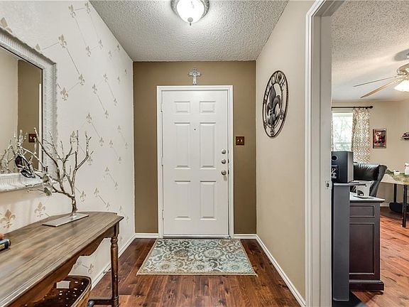3rd image of 724 Ashford Ln