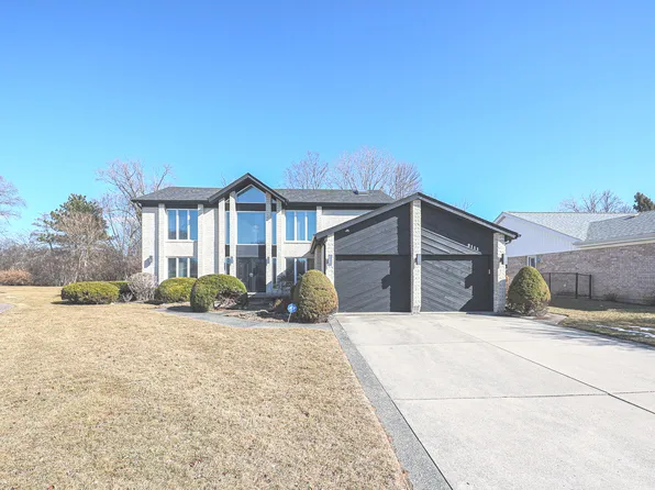 2111 Franklin Dr, Glenview, IL 60026