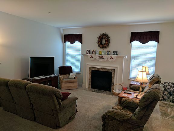 Living Area w/ Gas Fireplace