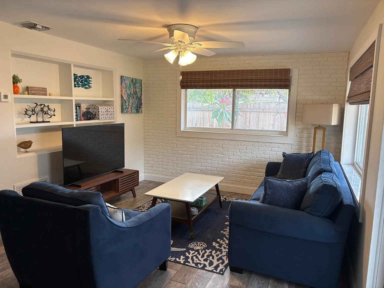 2 bed, 1.0 bath, 732 sqft, $2,450 — Photo 2