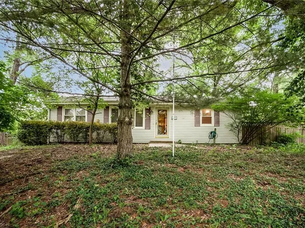 1203 Western St, Leavenworth, KS 66048