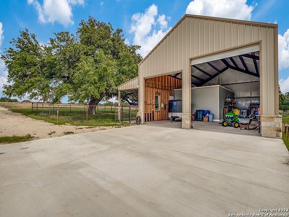 4th image of 338 Salt Grass Trail