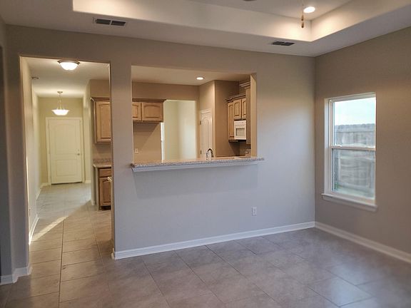 5th image of 2036 Grove Ln