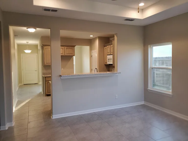 2036 Grove Ln — Photo 5