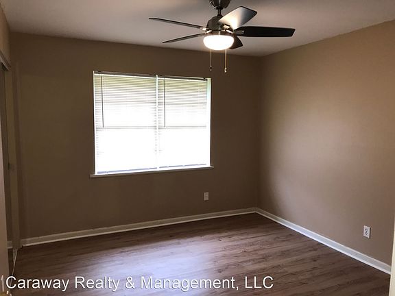 3rd image of 604 Pickwick Pl