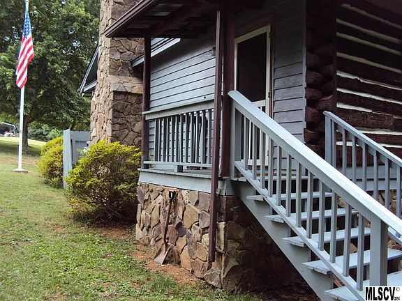 5th image of 2701 Camelot Dr