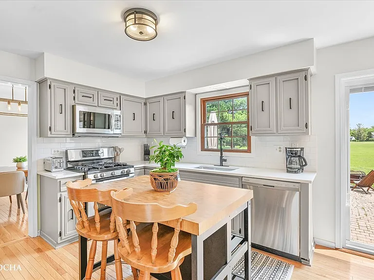 1012 Bainbridge Dr — Photo 10