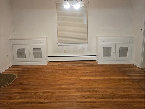 3rd image of 2832 Upper Dr