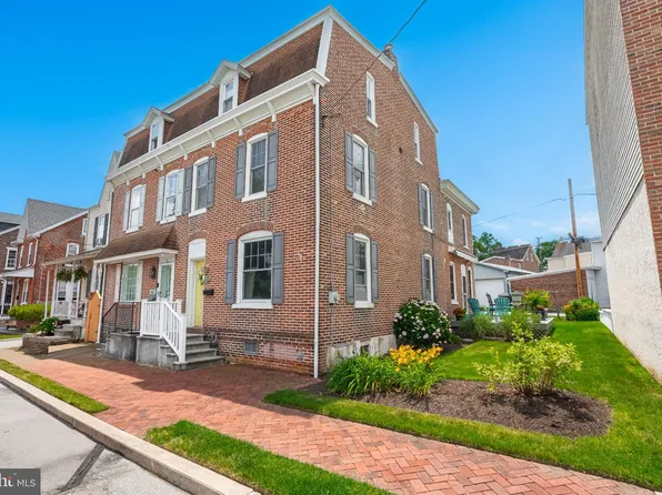 412 Rhoads Ave, Boyertown, PA 19512