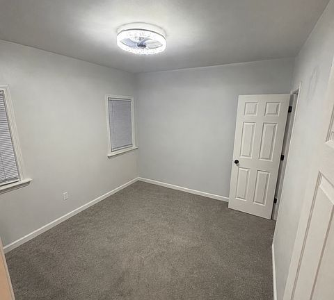 4th image of 4065 N Elmhurst Rd