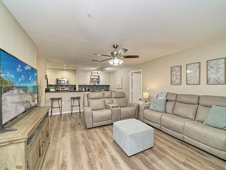7405 Vista Way #105 — Photo 2