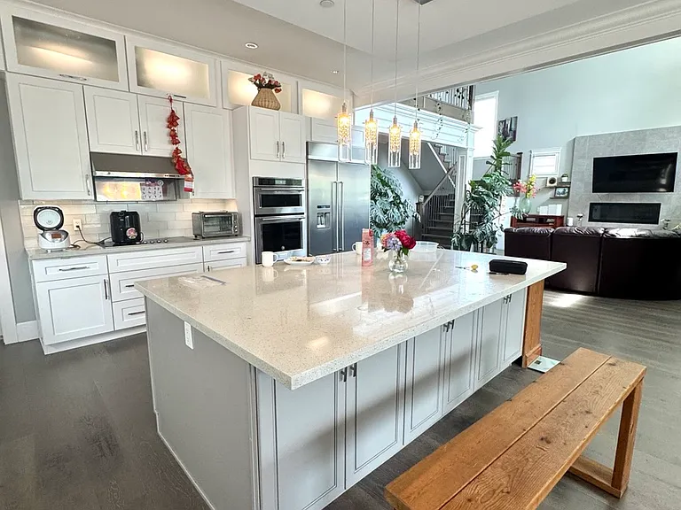 1732 Manning Ave — Photo 2