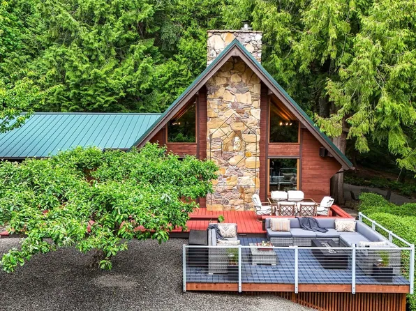 6350 Lariat Loop, Bainbridge Island, WA 98110