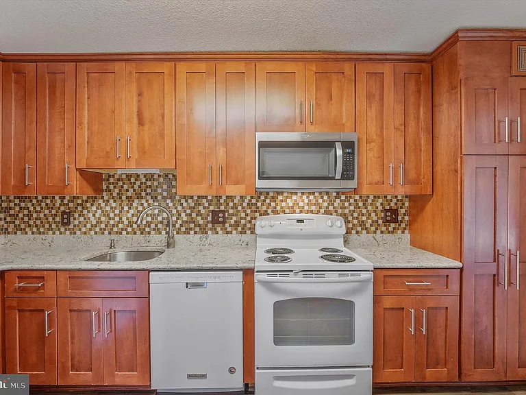 8360 Greensboro Dr #208 — Photo 21