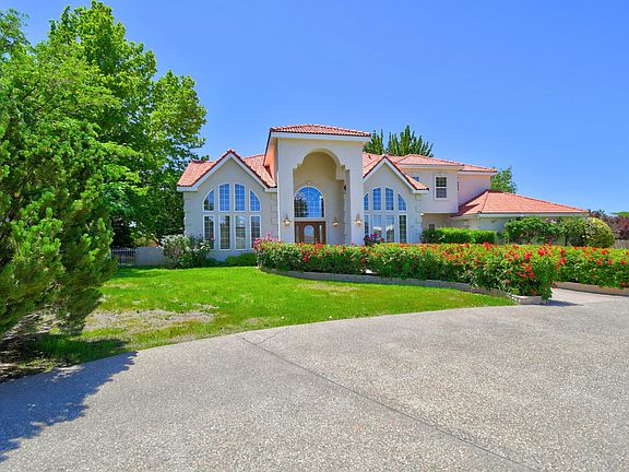 2nd image of 10900 Santa Monica Dr NE