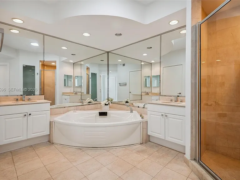 747 Crandon Blvd #Penthouse 10 — Photo 11