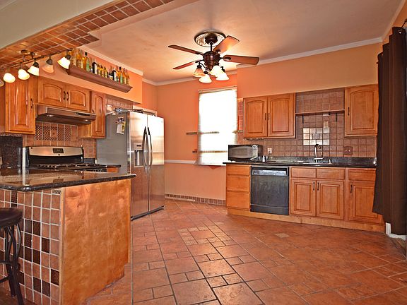 3rd image of 625 Jarboe Ave