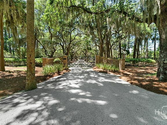 3rd image of 489 Beaulieu Avenue