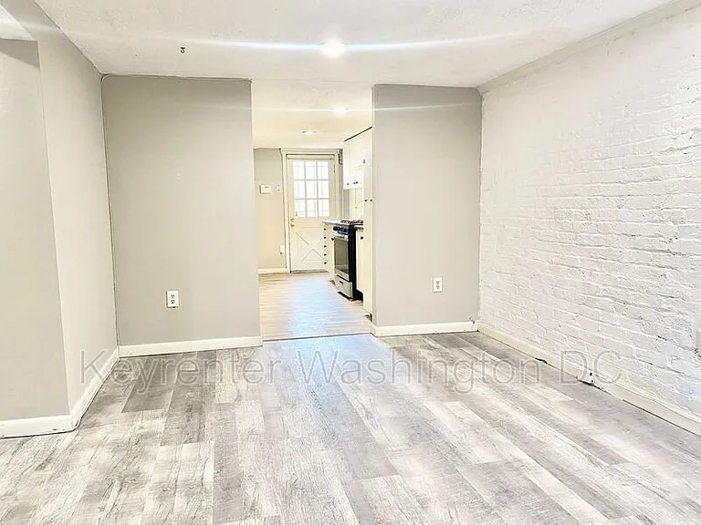 A 1351st St #NE ENGLISH BASEMENT — Photo 9