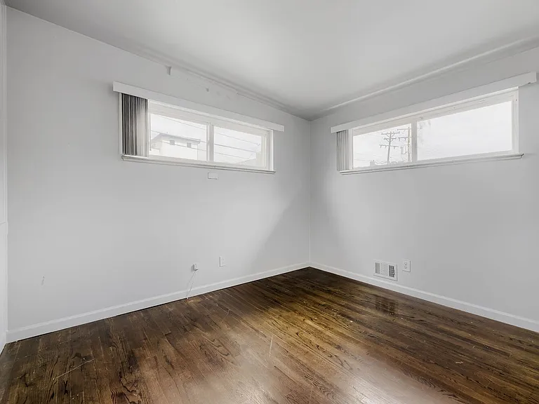 221 S Holly St — Photo 8