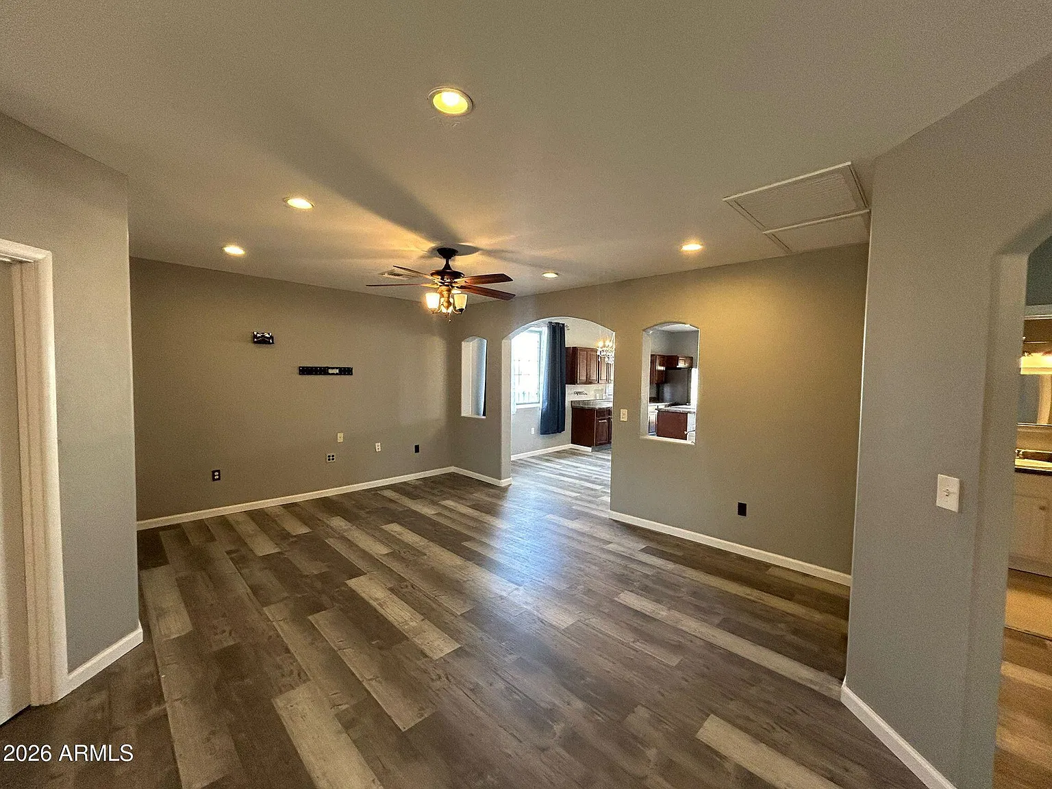 3 bed, 2.0 bath, 2117 sqft, $1,300 — Photo 3