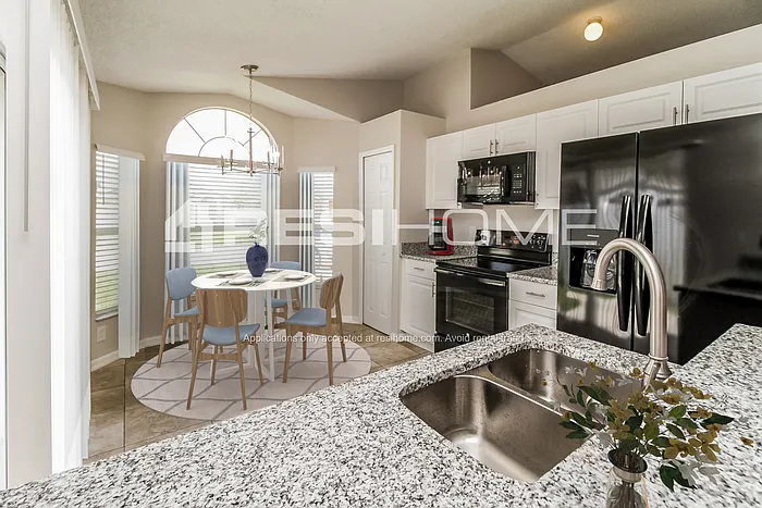 1837 Lacy Ln — Photo 6