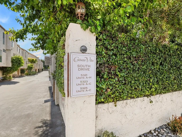 5323 Coldwater Canyon Ave #A — Photo 25
