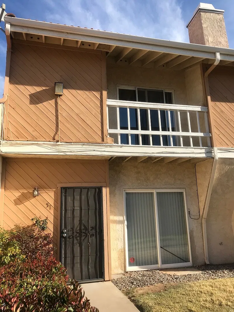 3 Bedroom Townhouse In Victorville! — Photo 1