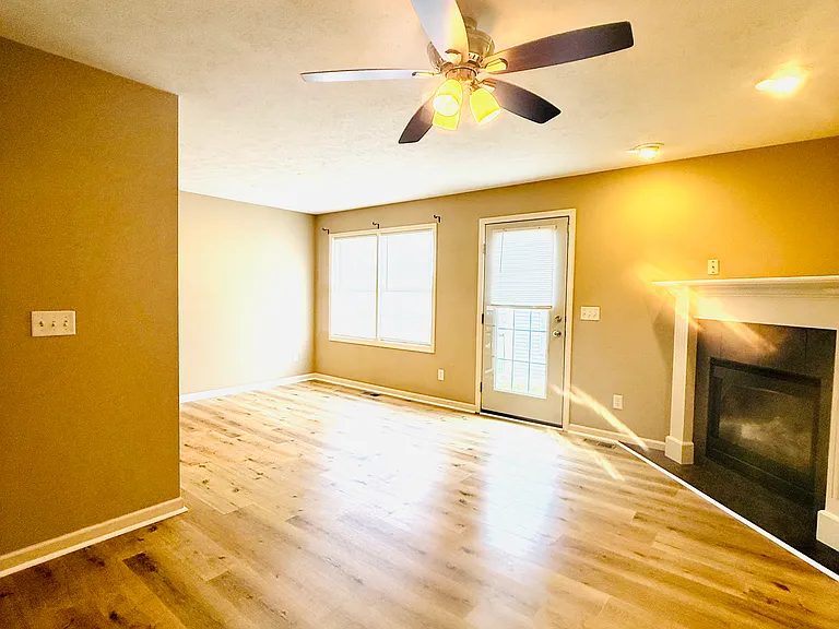 1112 Ekstam Dr #4 — Photo 6