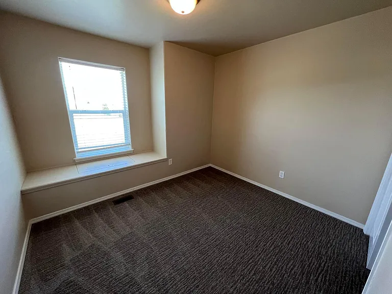 625 Gimlet Dr — Photo 2