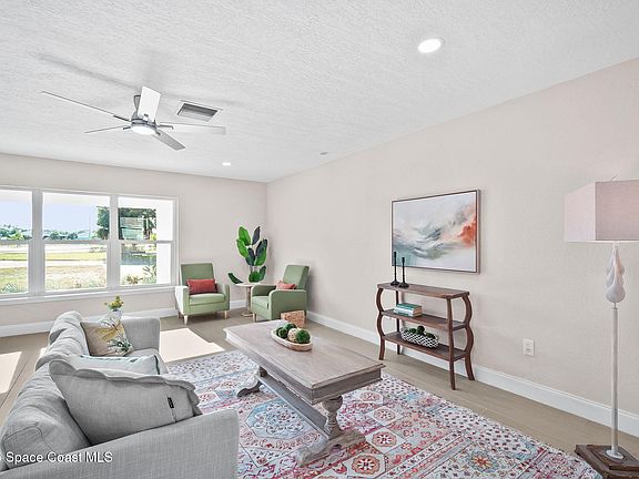 5th image of 100 Charles Dr