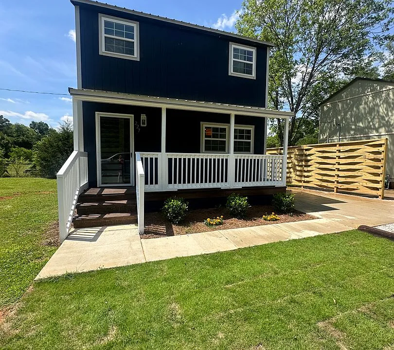 227 Long St