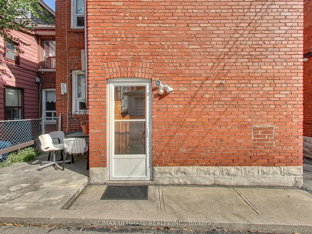 Building Photo - 1652 Dufferin St #B