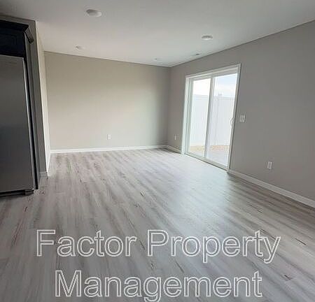 5th image of 3214 Scotch Ln