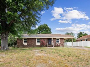 508 Waterbury Dr, Fayetteville, NC 28311