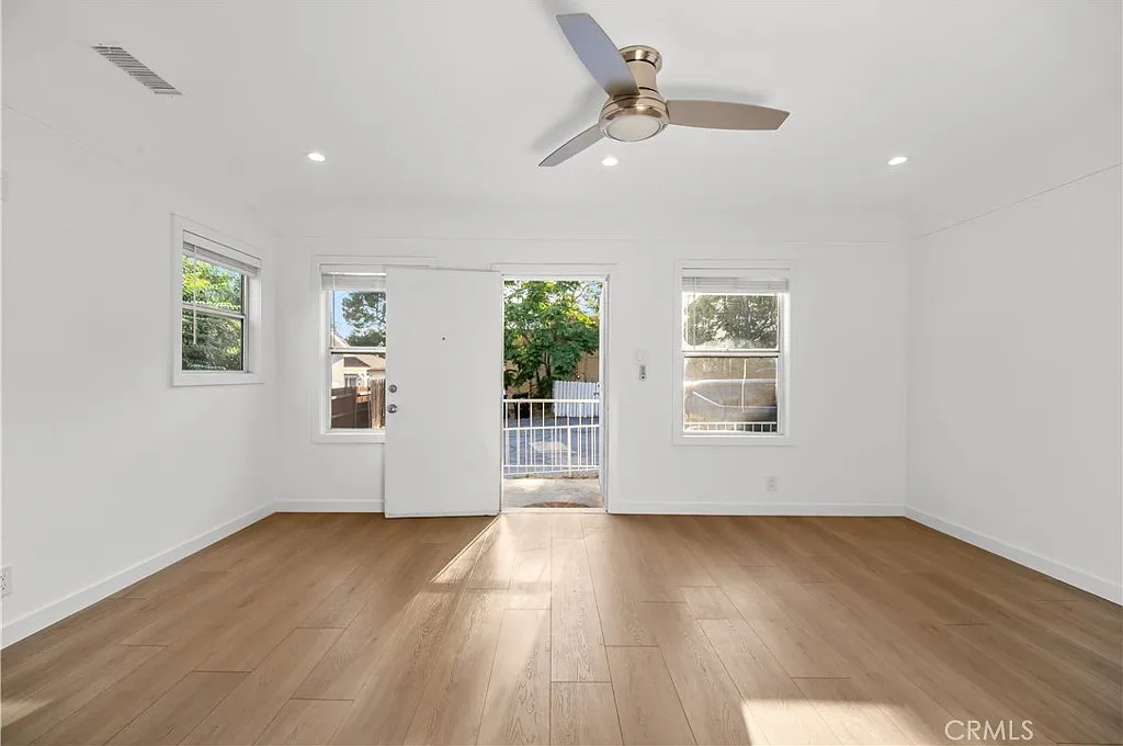 2 bed, 1100 sqft, $2,745 — Photo 1