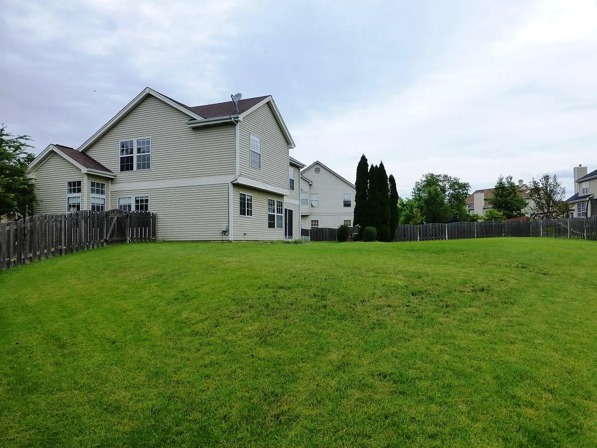 237 Skylark Ct photo 1