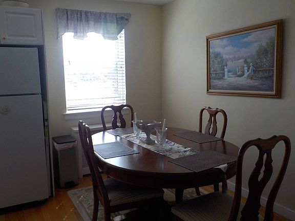 5th image of 247-48 77th Cres Floor 1
