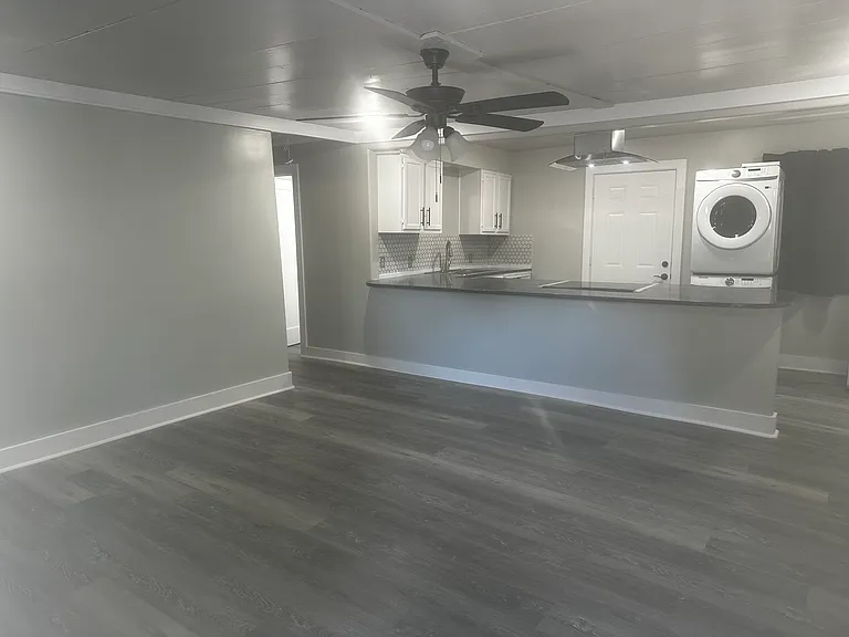 207 E Gleason St — Photo 10